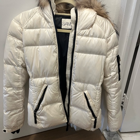 Blake style SAM down coat with fur on the hood - Picture 6 of 6